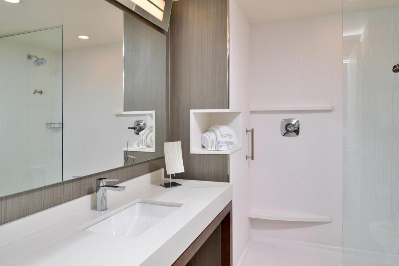 Queen Room with Two Queen Beds - Hearing Accessible