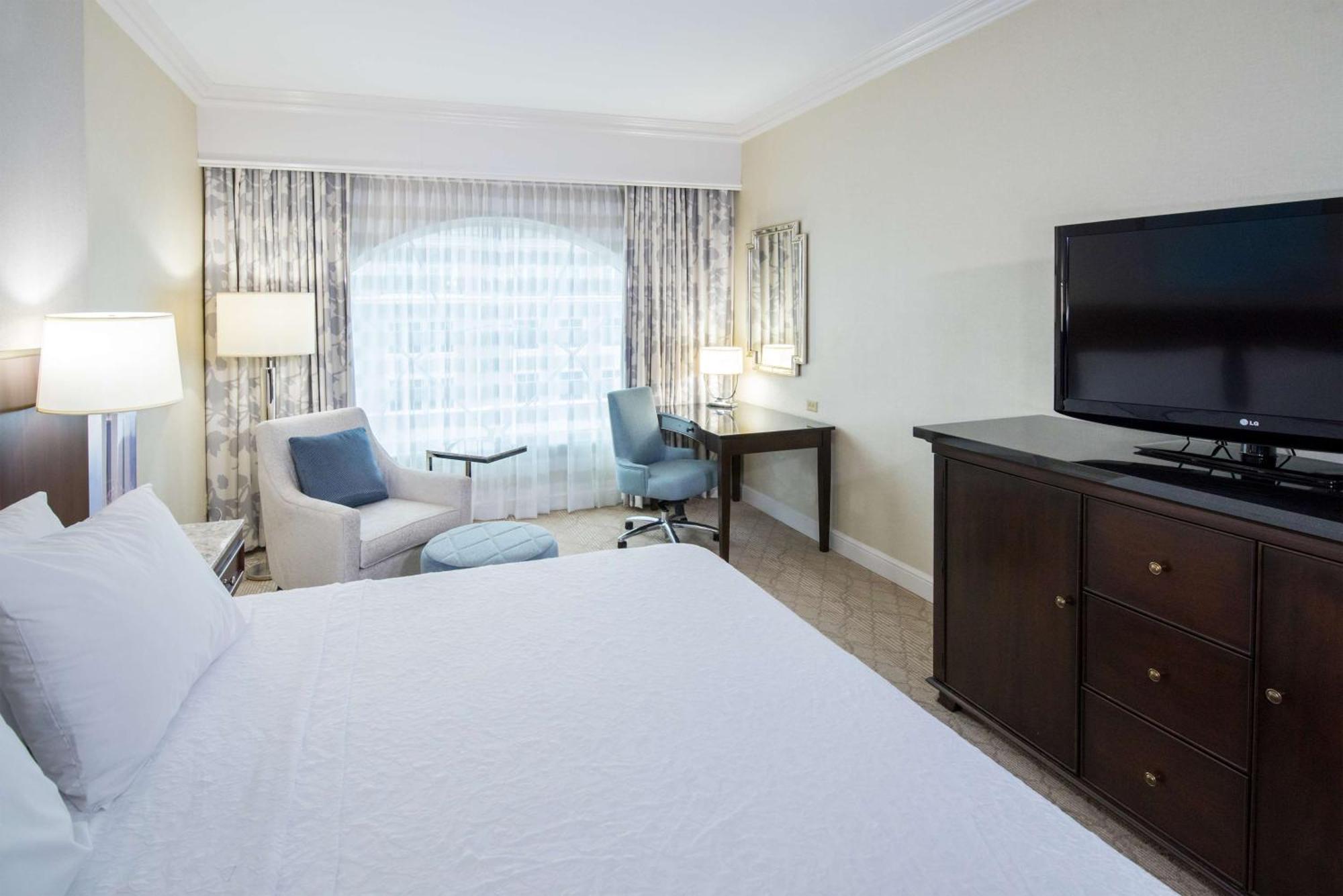 Deluxe King Room with Whirpool - Non-Smoking
