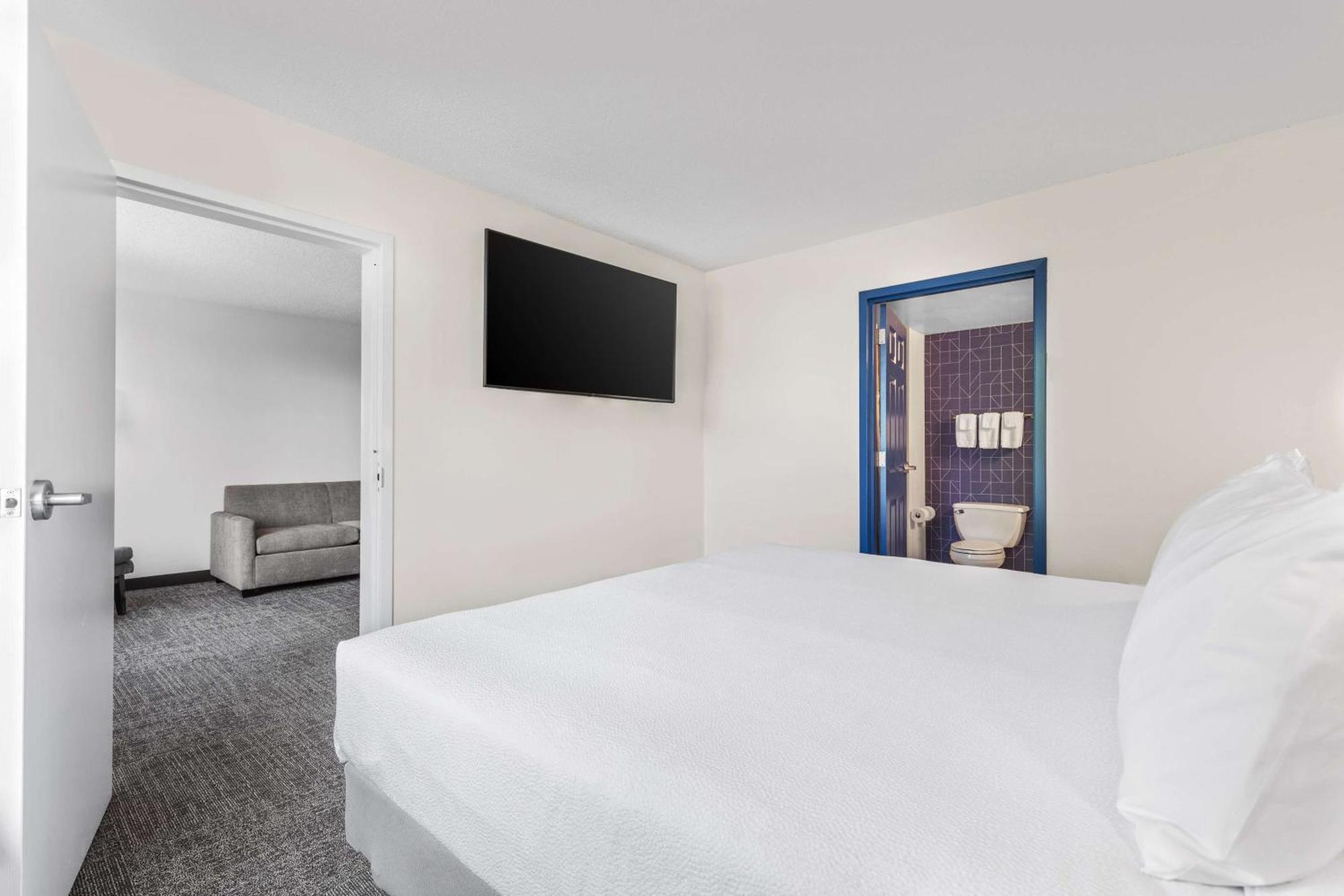 One-Bedroom King Suite
