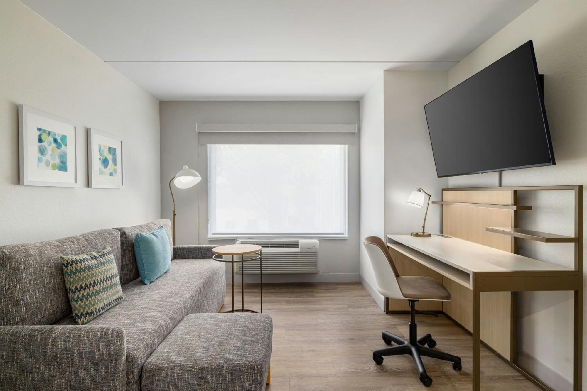 One-Bedroom King Suite with Sofa Bed,1706829512:JPEG