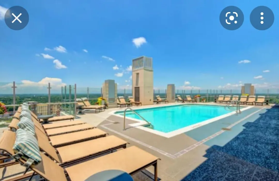 Luxurious 1Br Uptown Highrise/ Balcony With City View!-1