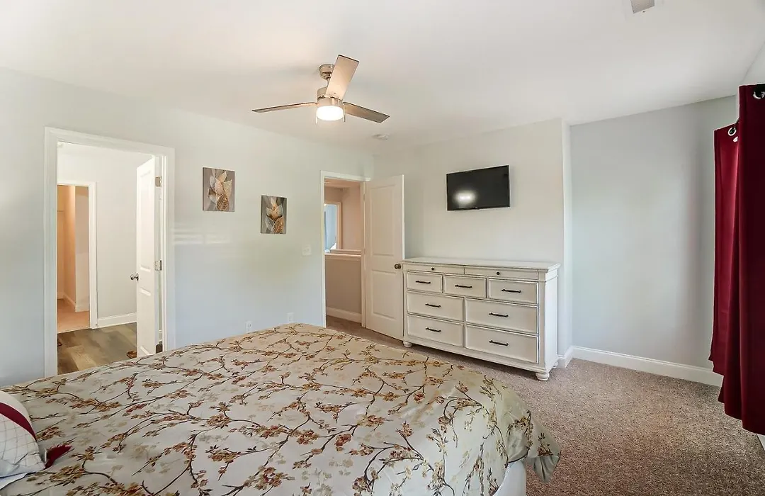New!! Cozy Home In Charlotte, Near White Water Center, Uptown & Airport!-1