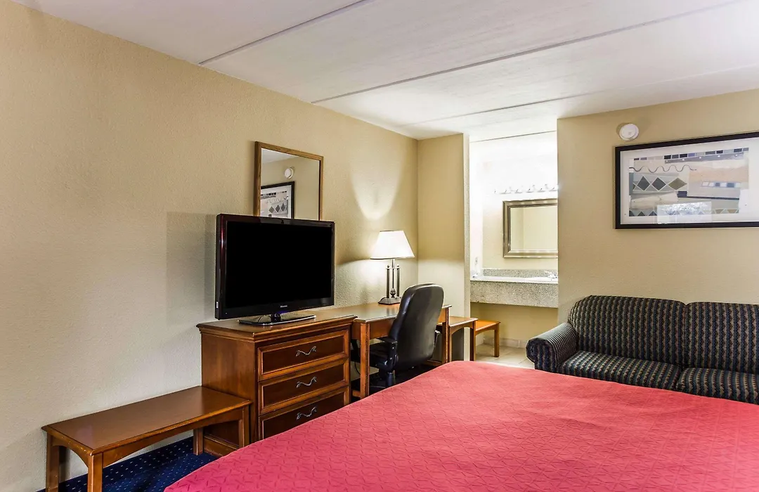 Rodeway Inn Charlotte North End-1