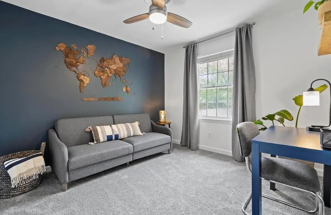 Cozy Condo Near Luxury Mall & Uptown W/ Pool!-1