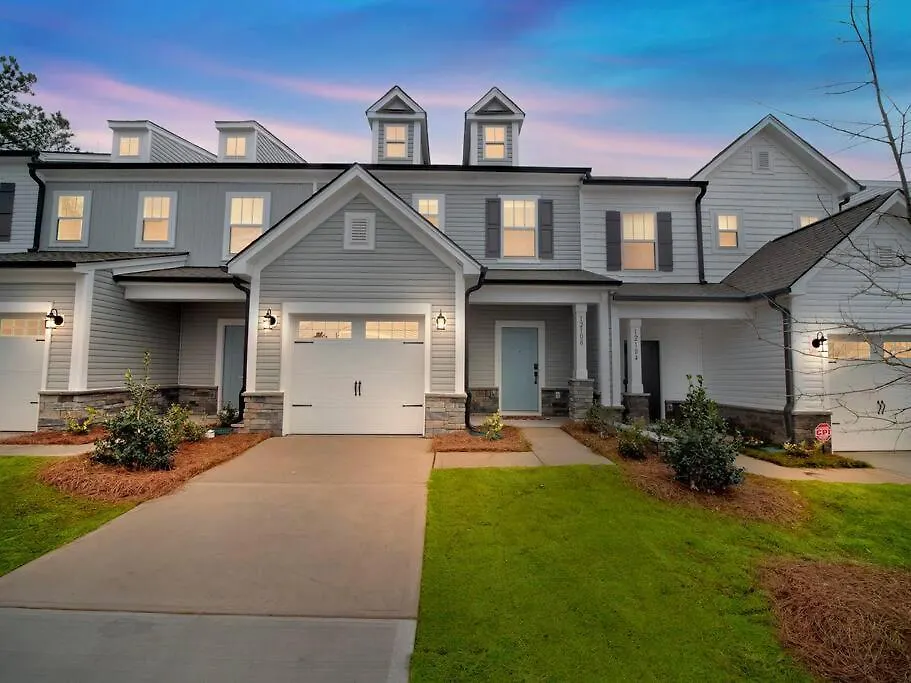 Gorgeous New Townhome/Charlotte!-1