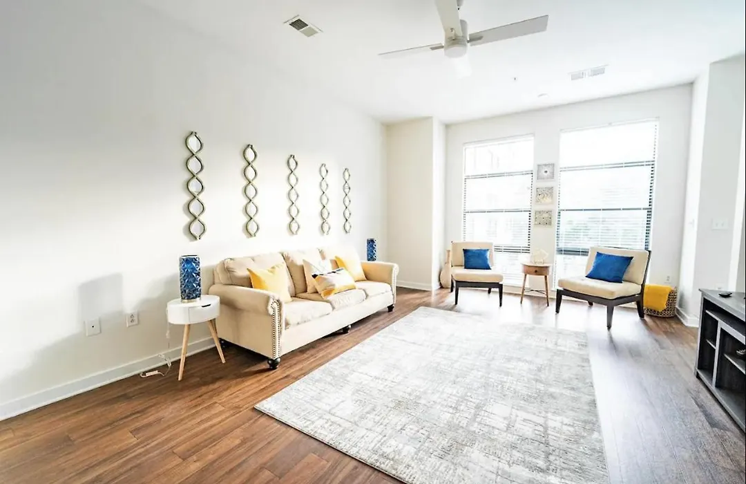 Luxury Apartment Uptown Wi-Fi Gym Pool Shops Food! Apt 228-1