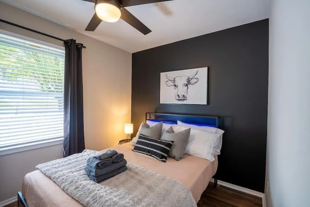 3 Mi To City & Pet Friendly & Quiet Neighborhood-1