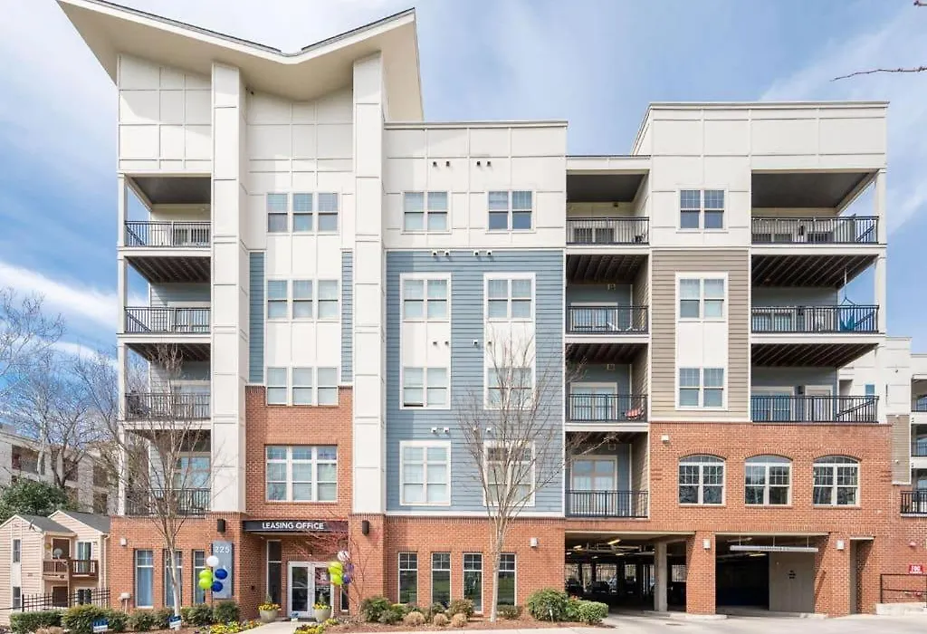 Urban Living 1Br In Uptown Area With Pool-1