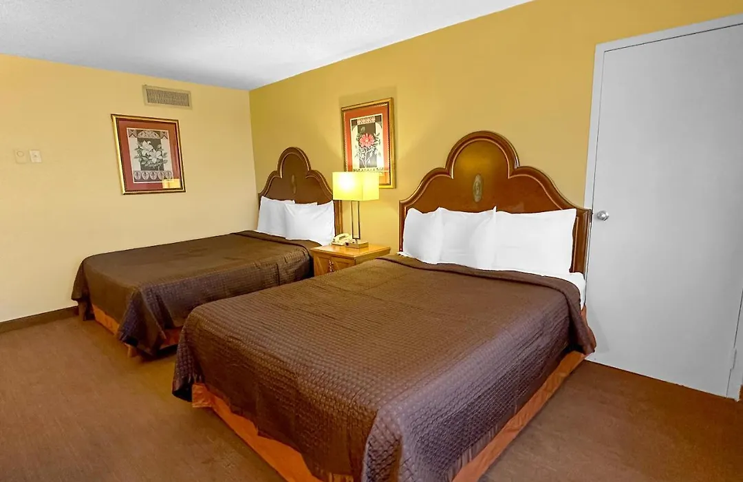Golden Green Hotel By Oyo Charlotte-1
