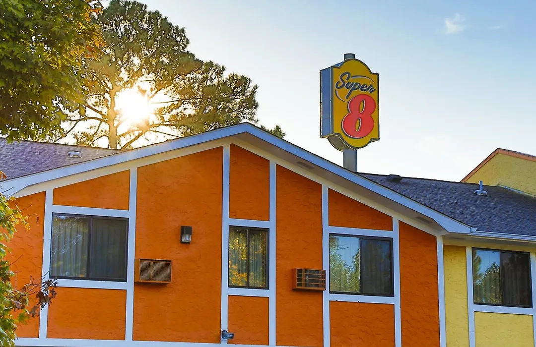 Super 8 By Wyndham Charlotte University-1