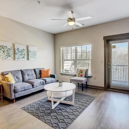 Frontdesk Cedar Flats Apts Uptown Charlotte-3