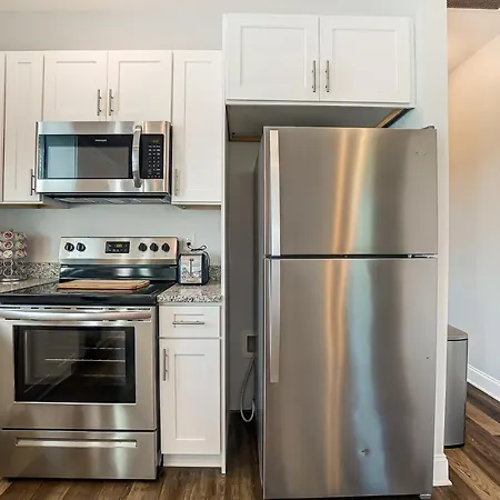 New!! Cozy Home In Charlotte, Near White Water Center, Uptown & Airport!-2