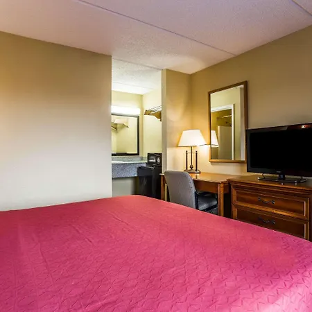 Rodeway Inn Charlotte North End-3
