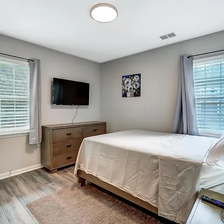 Cozy, 1-Level Cottage - 5 Miles To Uptown Clt-2