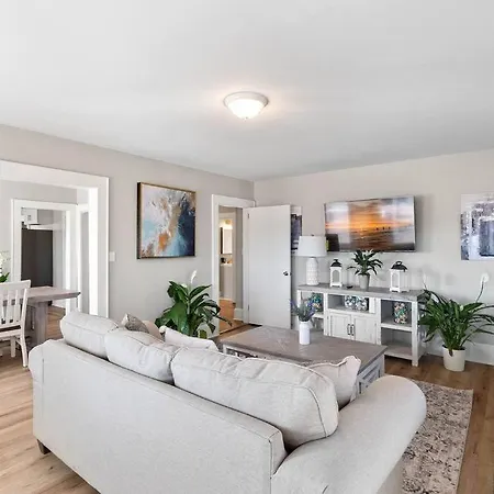 Cozy 4B Retreat Near Uptown King Beds Sleeps 12-2