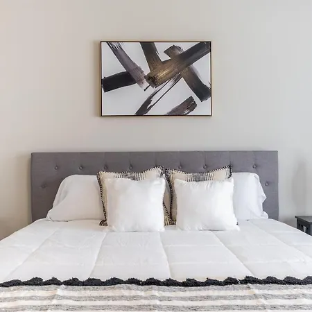 Modern Stunning Southpark/Cotswold Home!-3