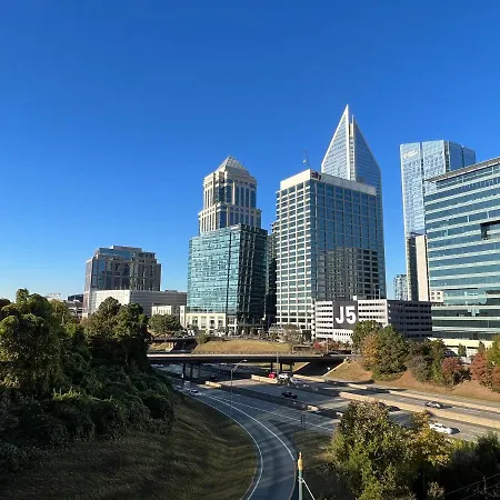 Spacious 2 Bed, 2 Bath Uptown Gem In The Heart Of The City-Parking-Wi-Fi-Balcony-Walk To Boa Stadium-3