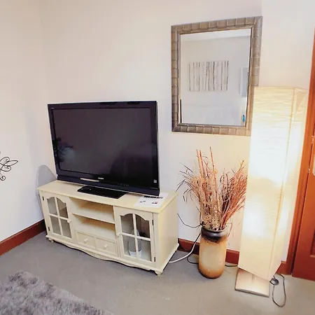 Uptown Area, Cozy King Suite, Quiet And Private, Free Parking, Walk To Restaurants-3